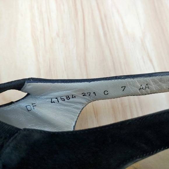 Salvatore Ferragamo Women Black Suede Heels Size 7 AA - Picture 9 of 9